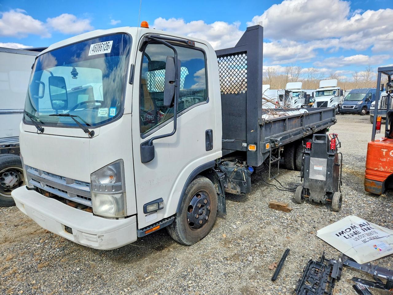 2011 ISUZU NPR