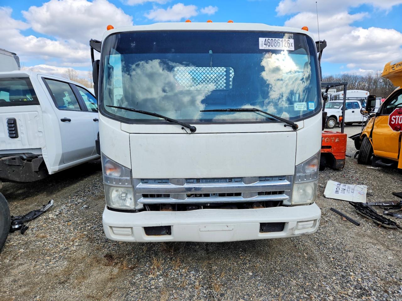 2011 ISUZU NPR photo 9