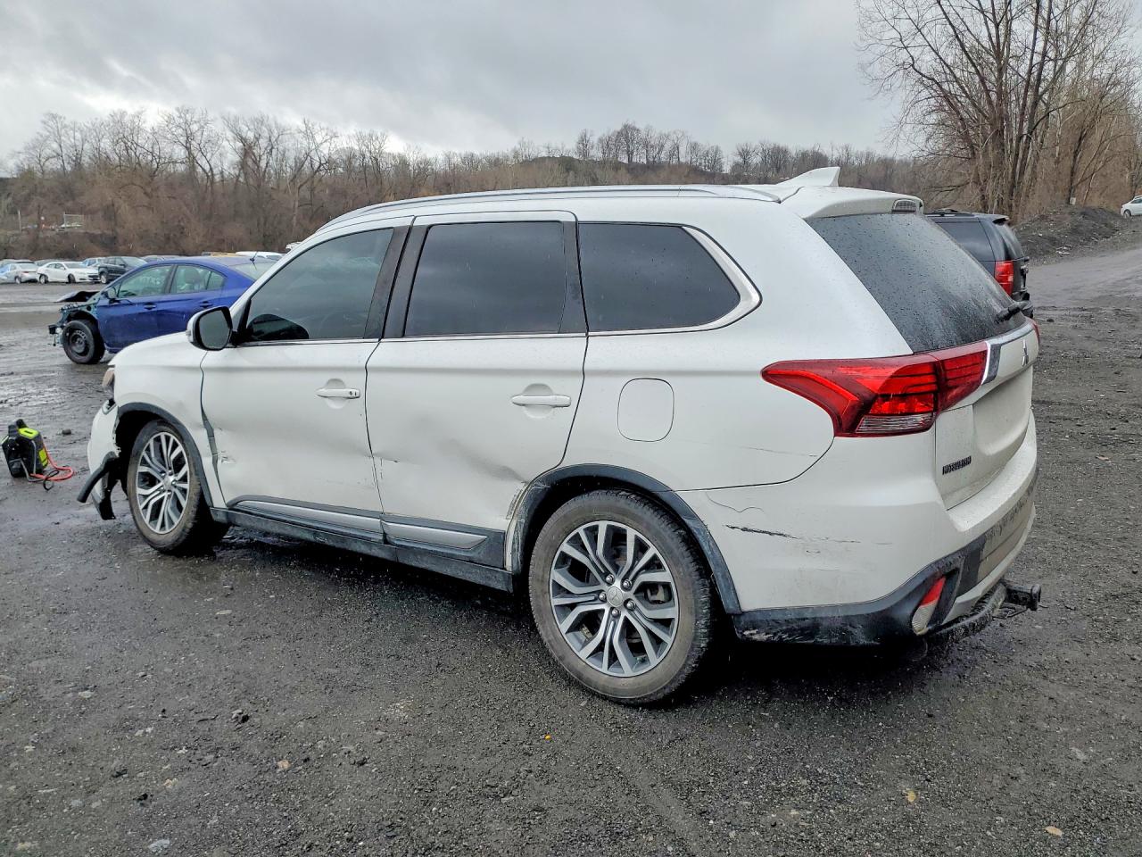 2018 MITSUBISHI OUTLANDER SE photo 3