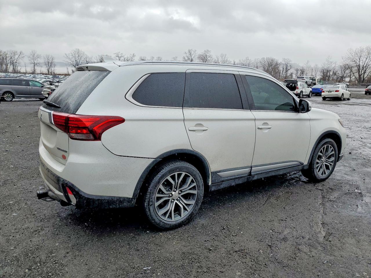 2018 MITSUBISHI OUTLANDER SE photo 5