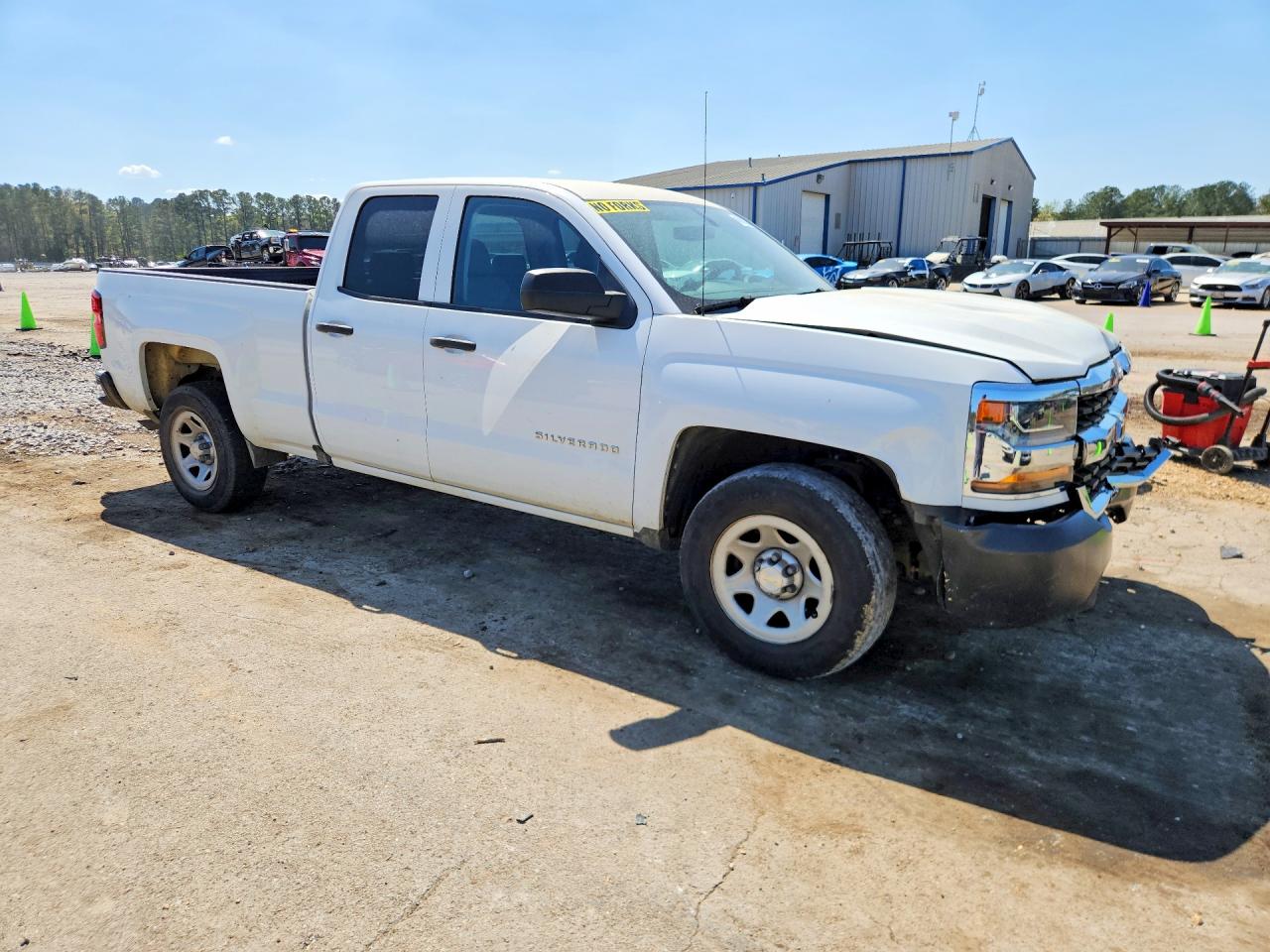 2017 CHEVROLET SILVERADO C1500 photo 4