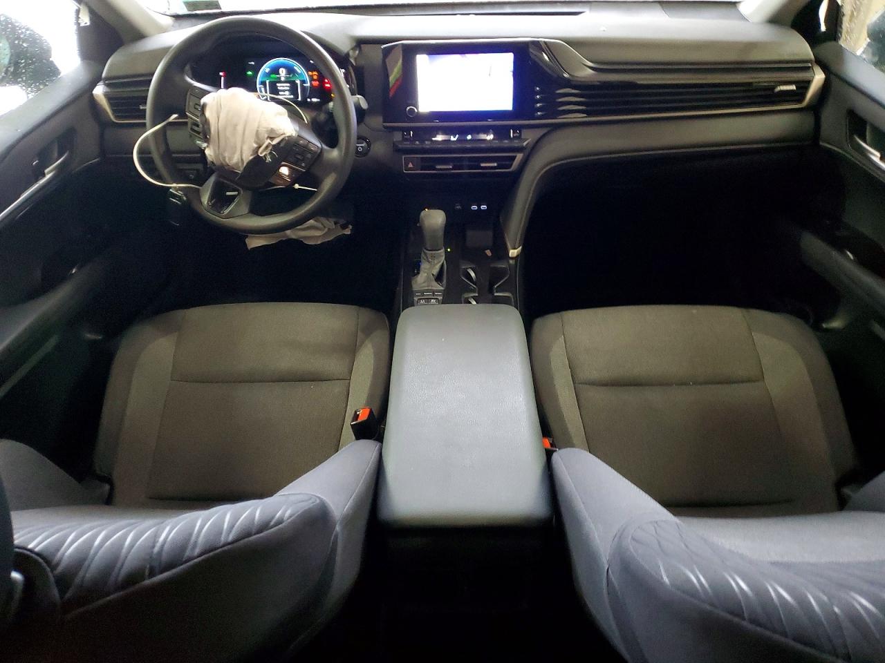 2025 TOYOTA CAMRY LE photo 15