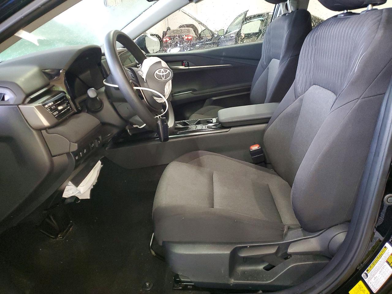 2025 TOYOTA CAMRY LE photo 13