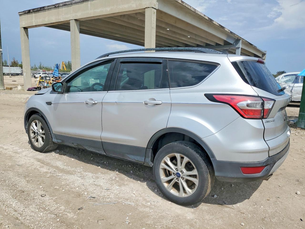2018 FORD ESCAPE SEL photo 2