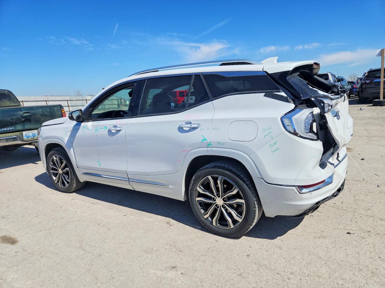 2019 GMC TERRAIN DENALI photo 3