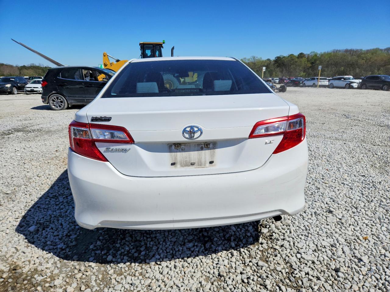 2013 TOYOTA CAMRY LE photo 6