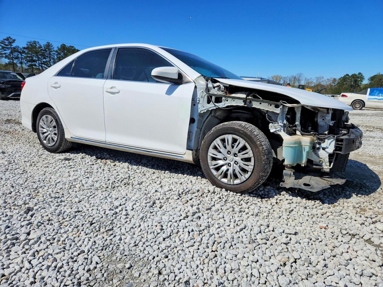 2013 TOYOTA CAMRY LE photo 4