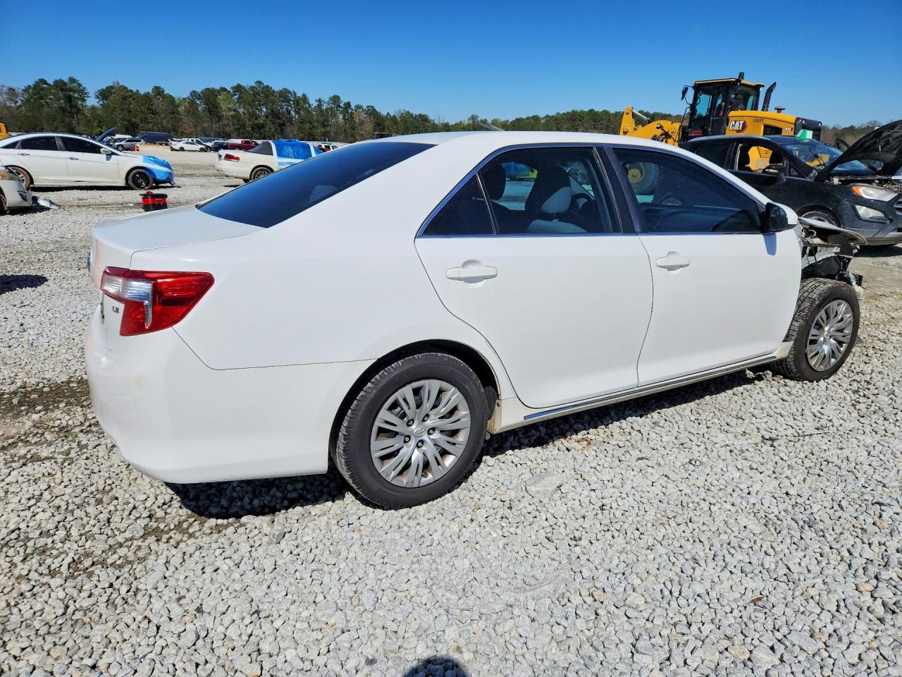 2013 TOYOTA CAMRY LE photo 3