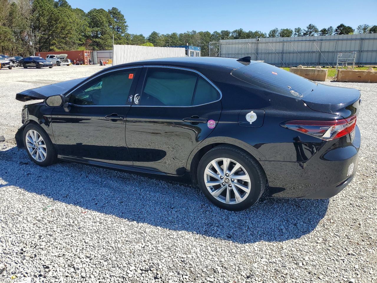 2023 TOYOTA CAMRY LE photo 3