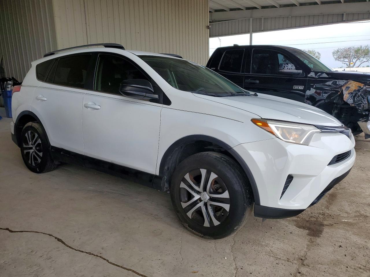 2017 TOYOTA RAV4 LE photo 4
