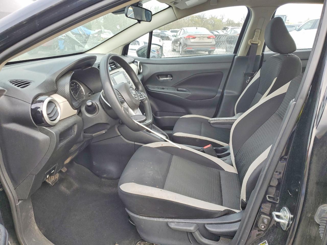 2021 NISSAN VERSA SV photo 7