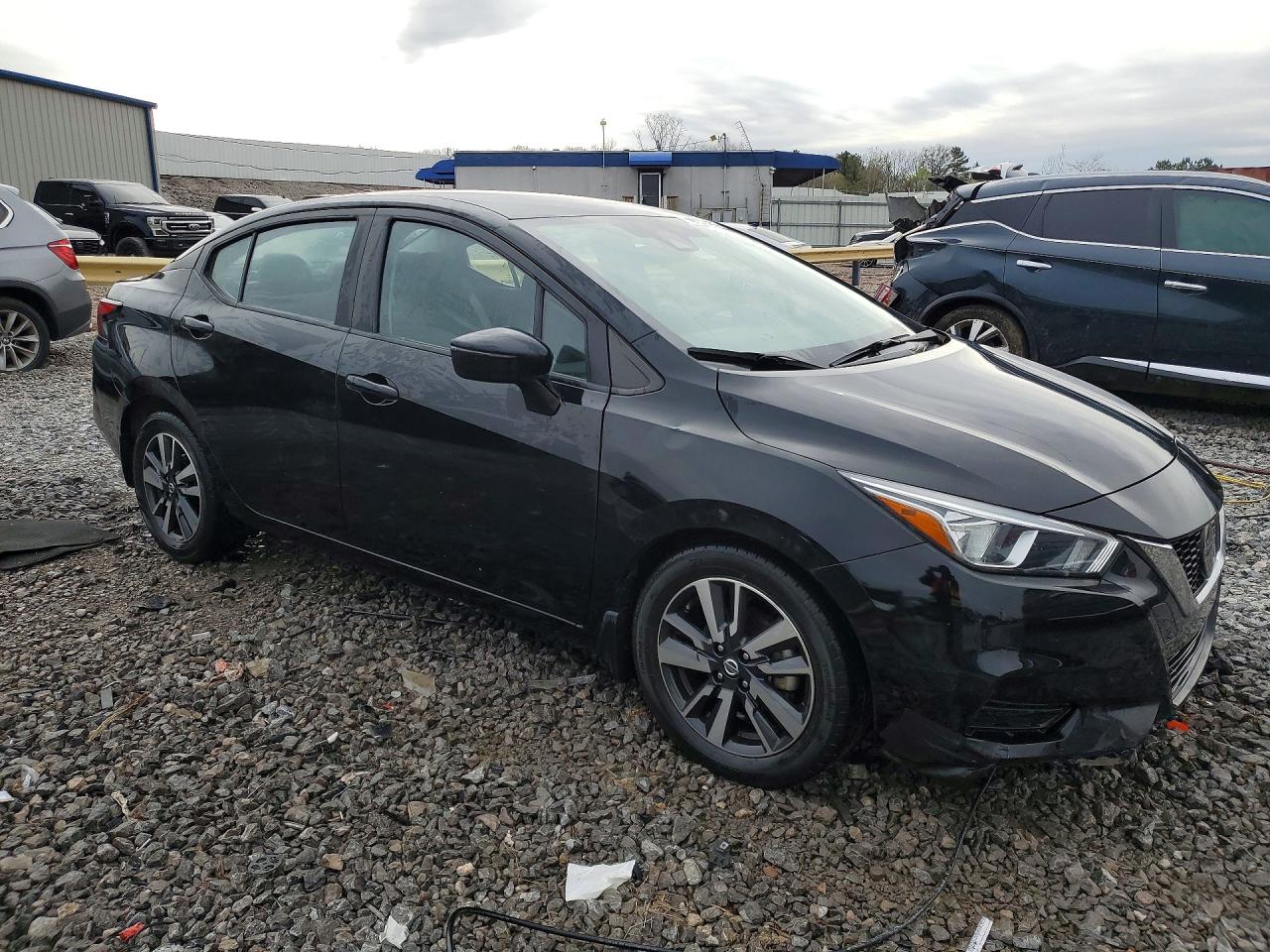 2021 NISSAN VERSA SV photo 4