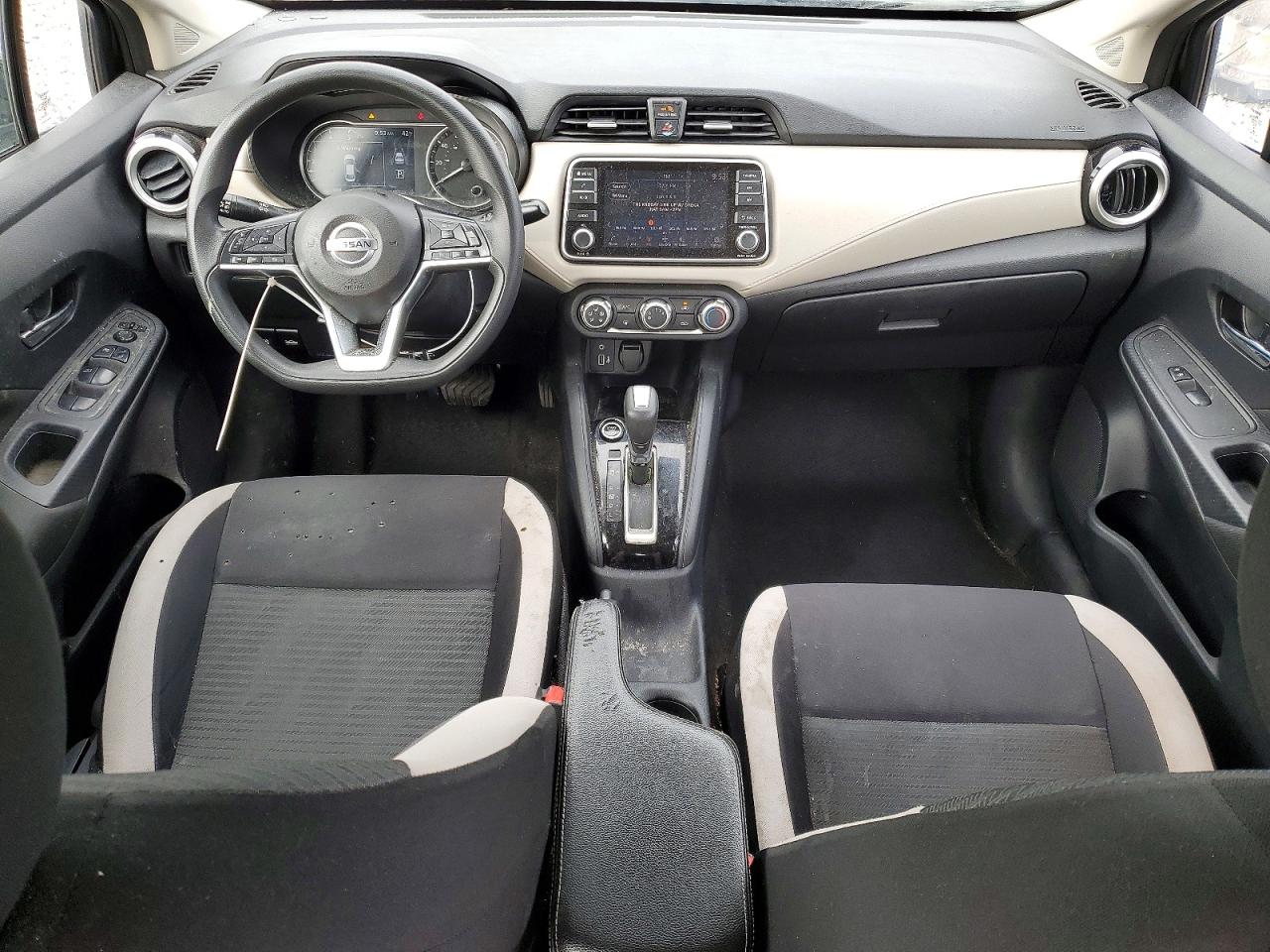 2021 NISSAN VERSA SV photo 8