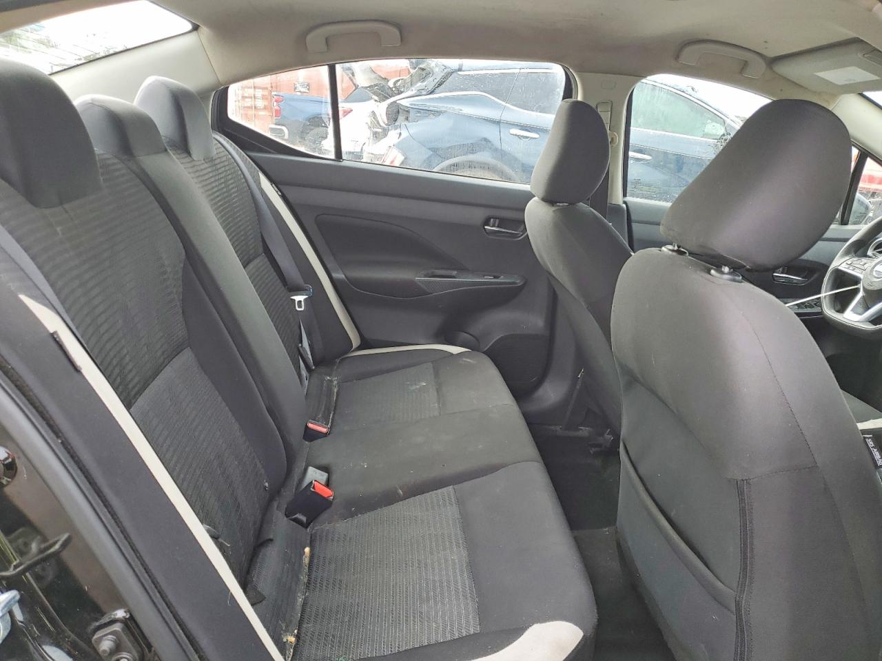 2021 NISSAN VERSA SV photo 10