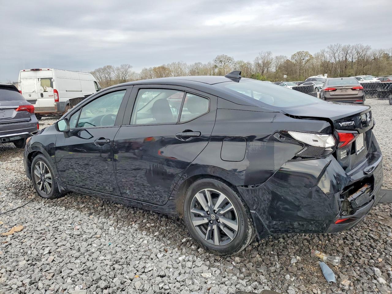2021 NISSAN VERSA SV photo 2