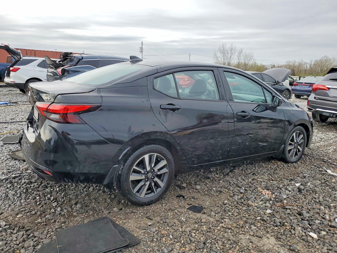 2021 NISSAN VERSA SV photo 3