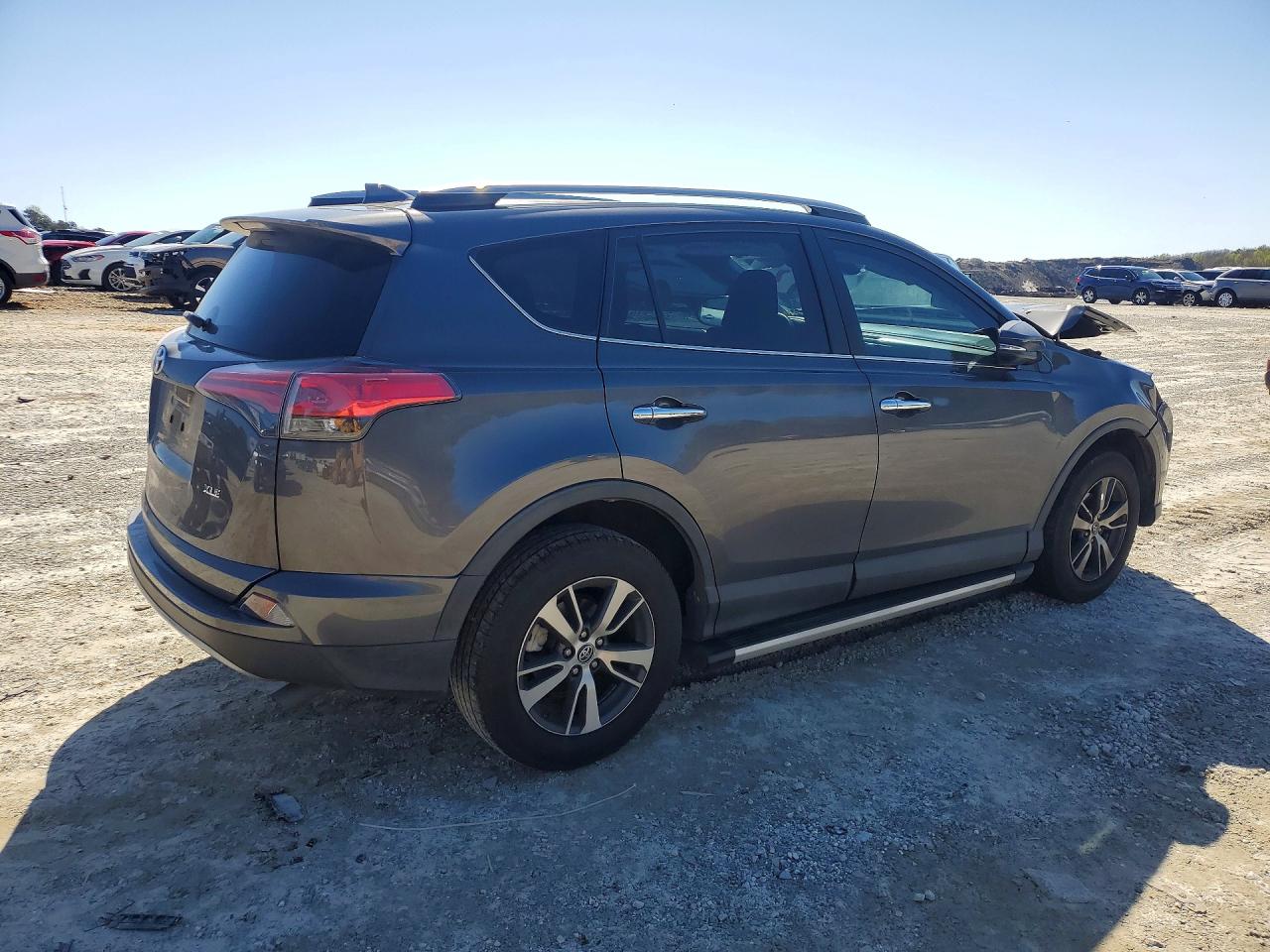 2018 TOYOTA RAV4 XLE photo 3