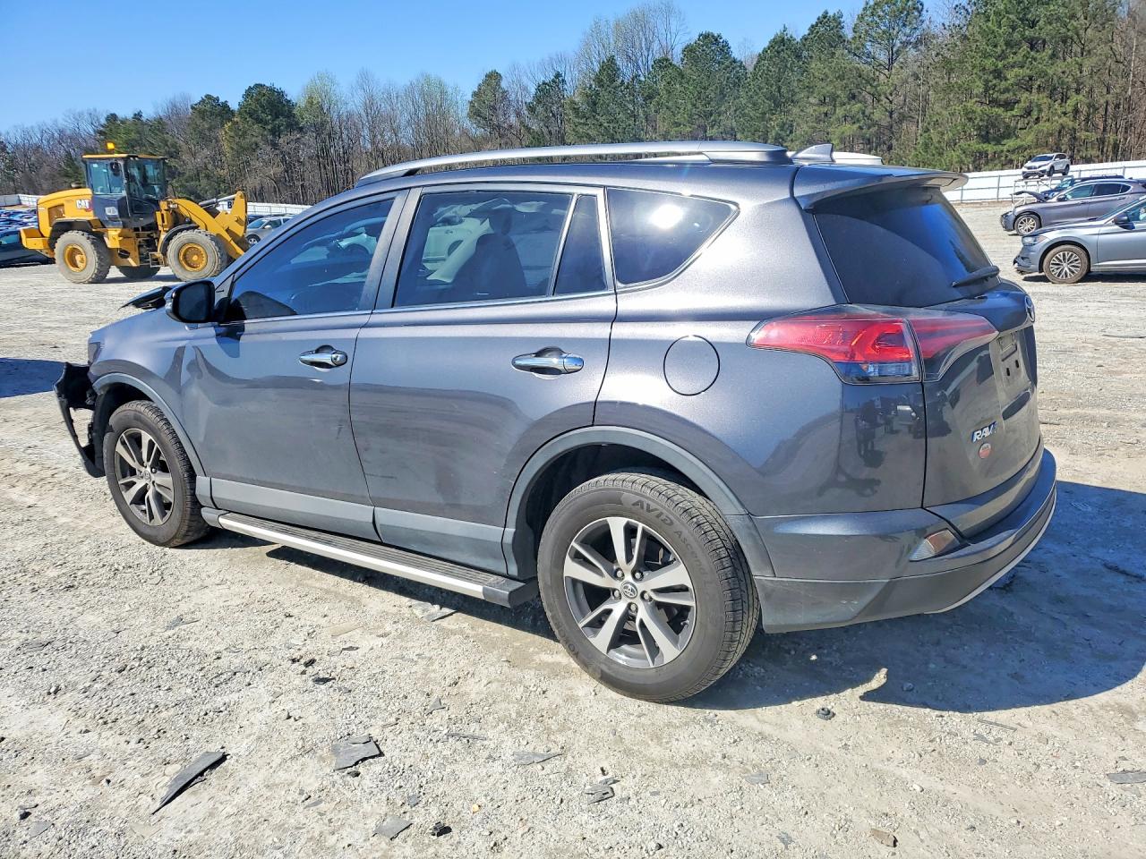 2018 TOYOTA RAV4 XLE photo 2