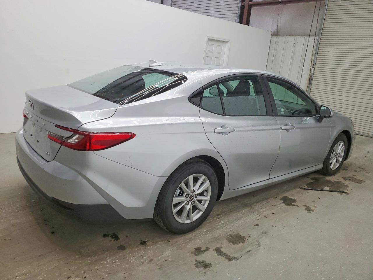 2026 TOYOTA CAMRY LE photo 7