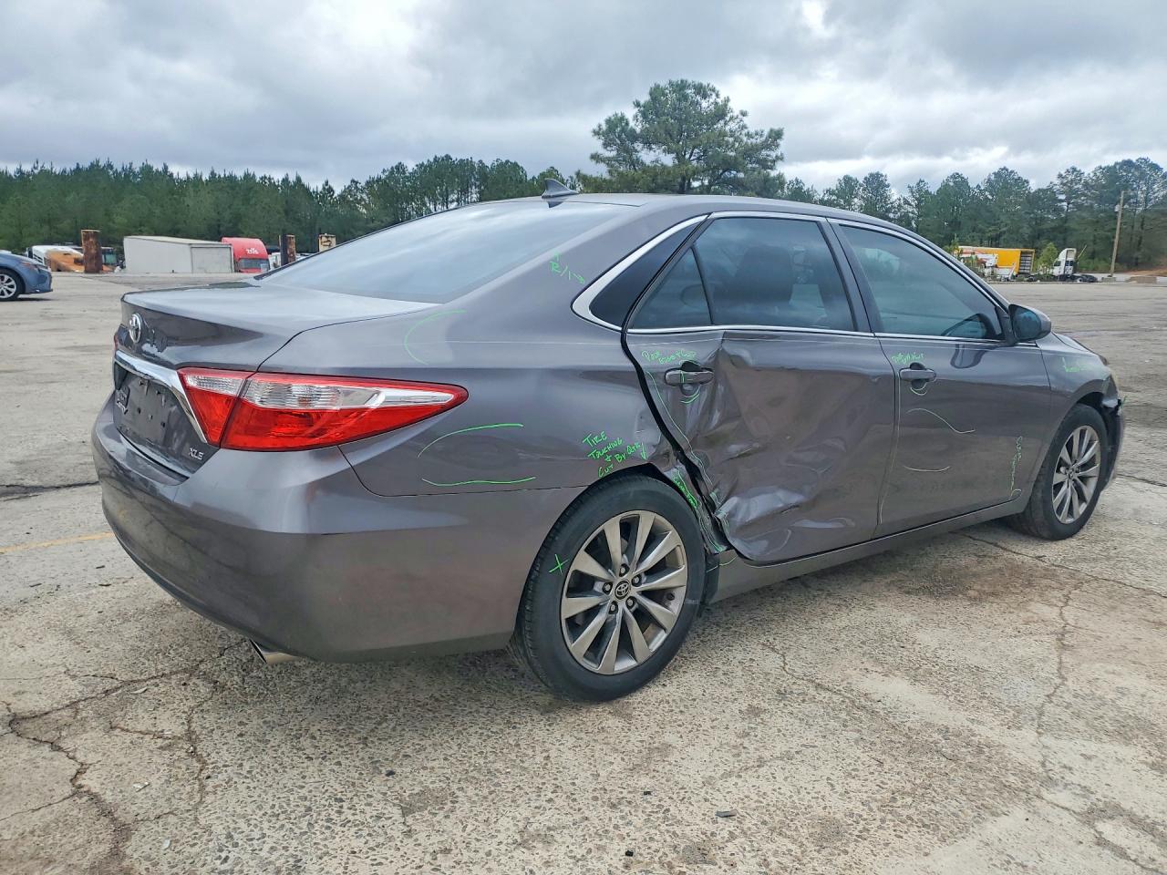 2015 TOYOTA CAMRY XLE V6 photo 3