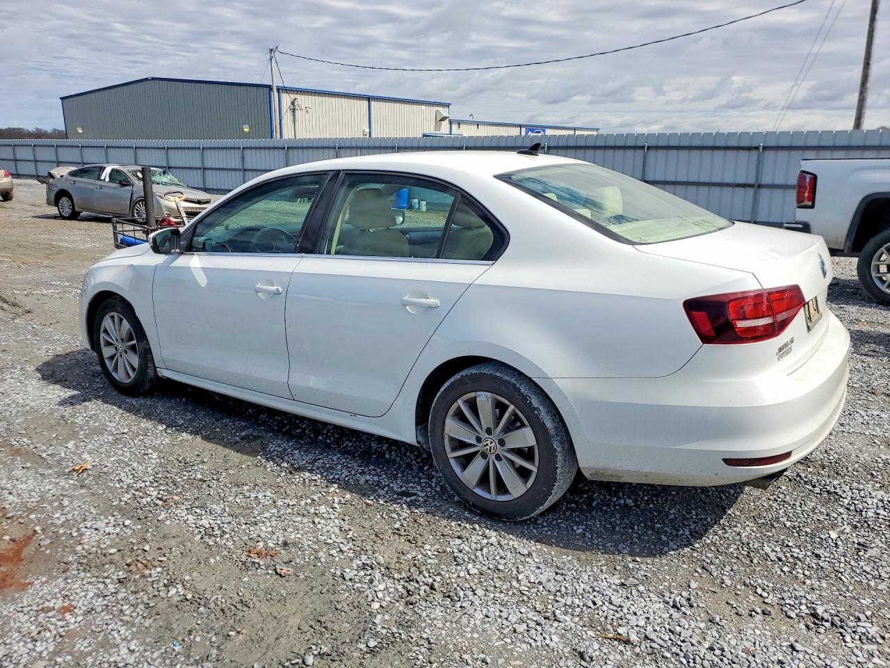 2016 VOLKSWAGEN JETTA SE photo 2