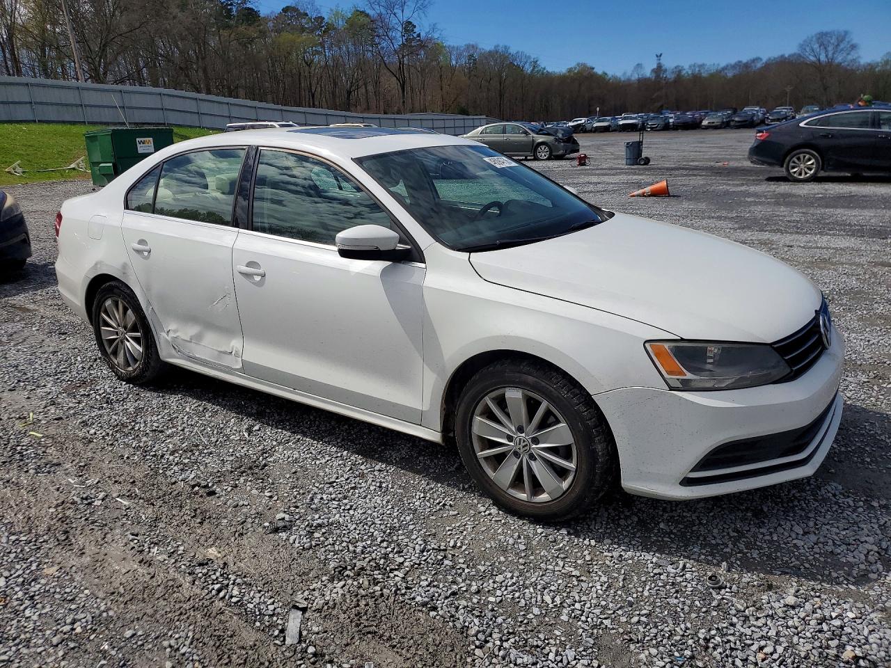 2016 VOLKSWAGEN JETTA SE photo 4