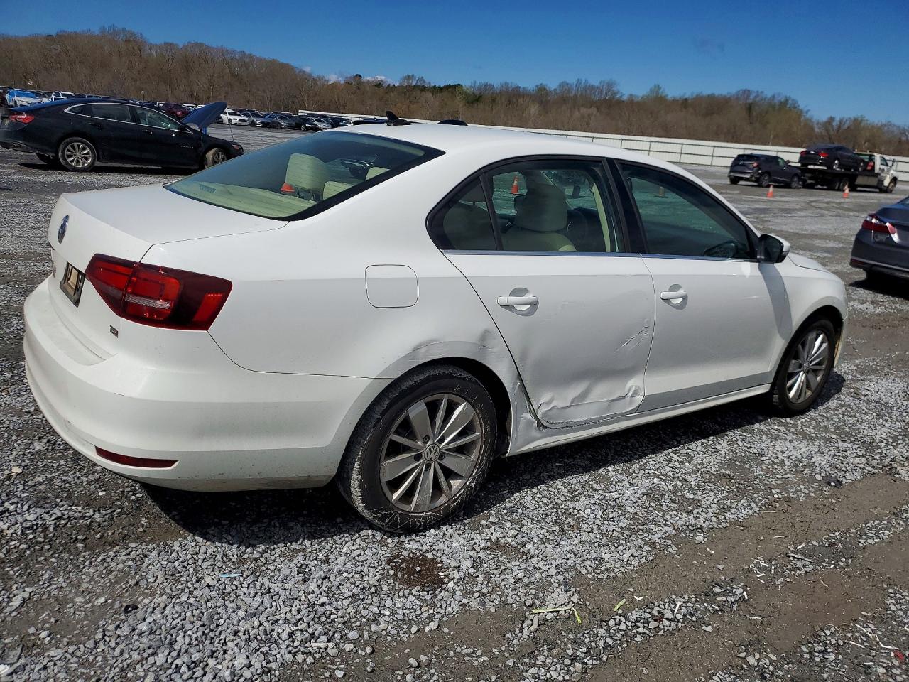 2016 VOLKSWAGEN JETTA SE photo 3