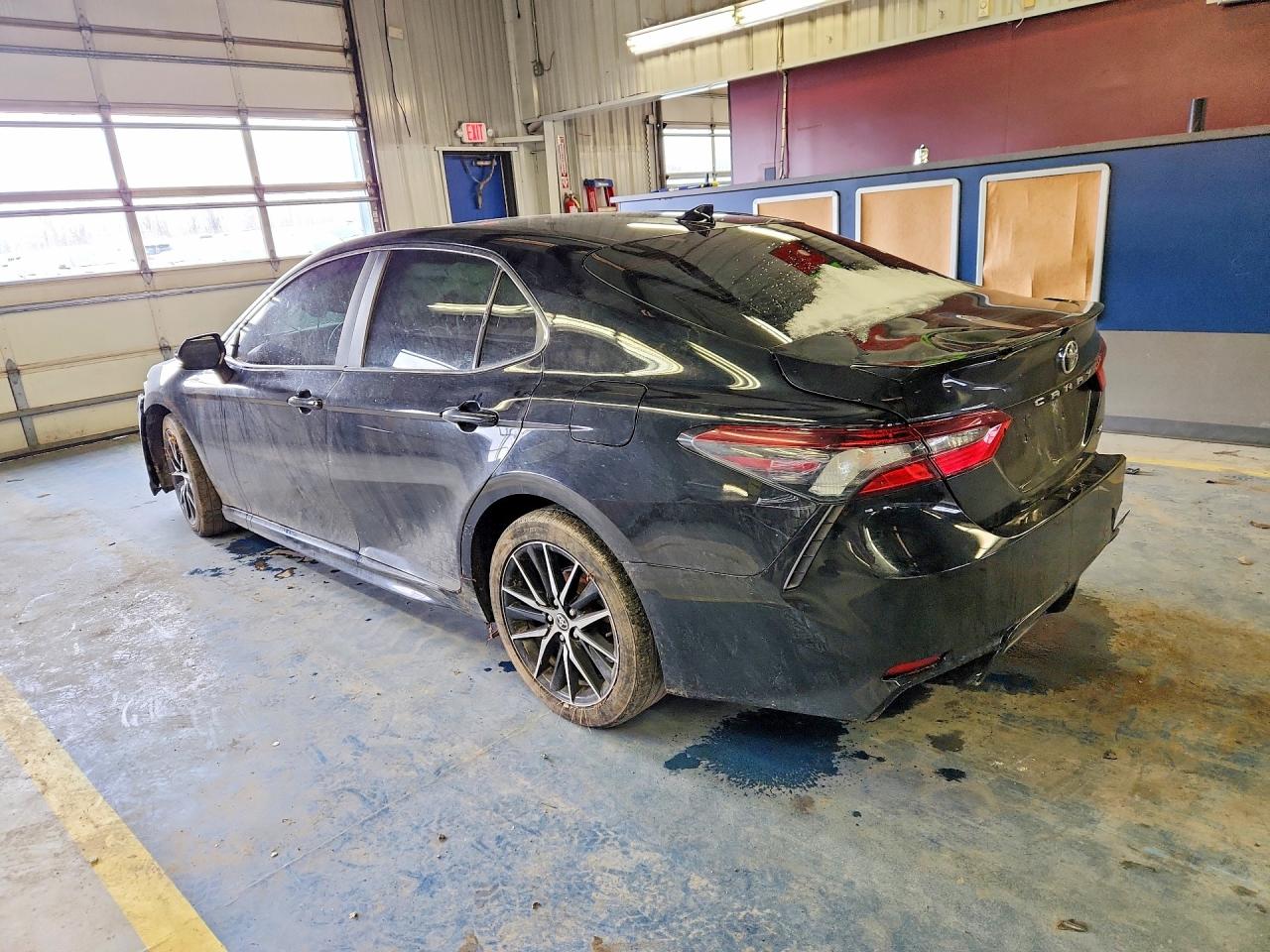 2021 TOYOTA CAMRY SE photo 2