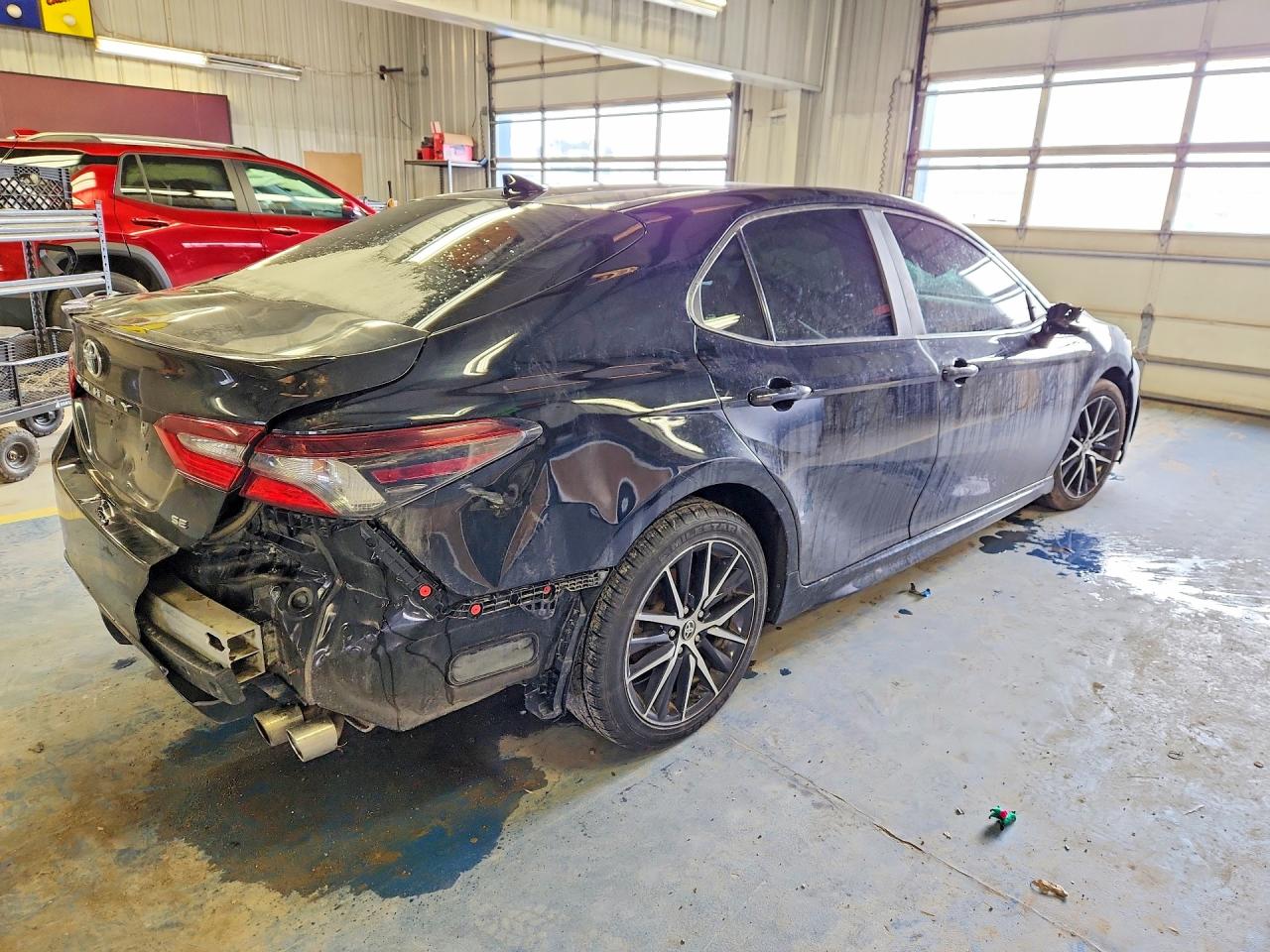 2021 TOYOTA CAMRY SE photo 3