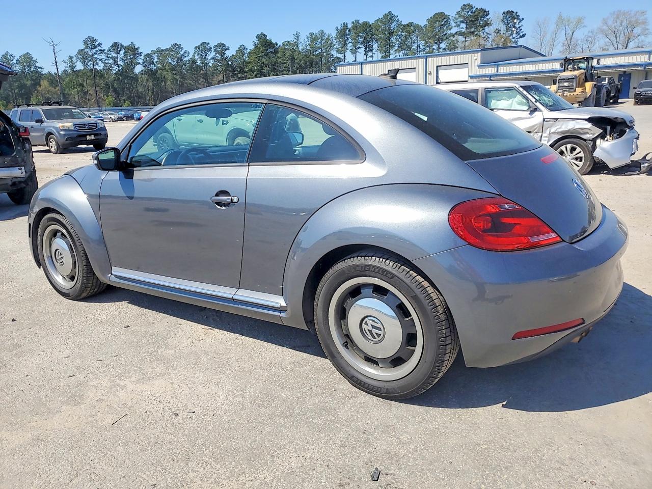 2013 VOLKSWAGEN BEETLE photo 3