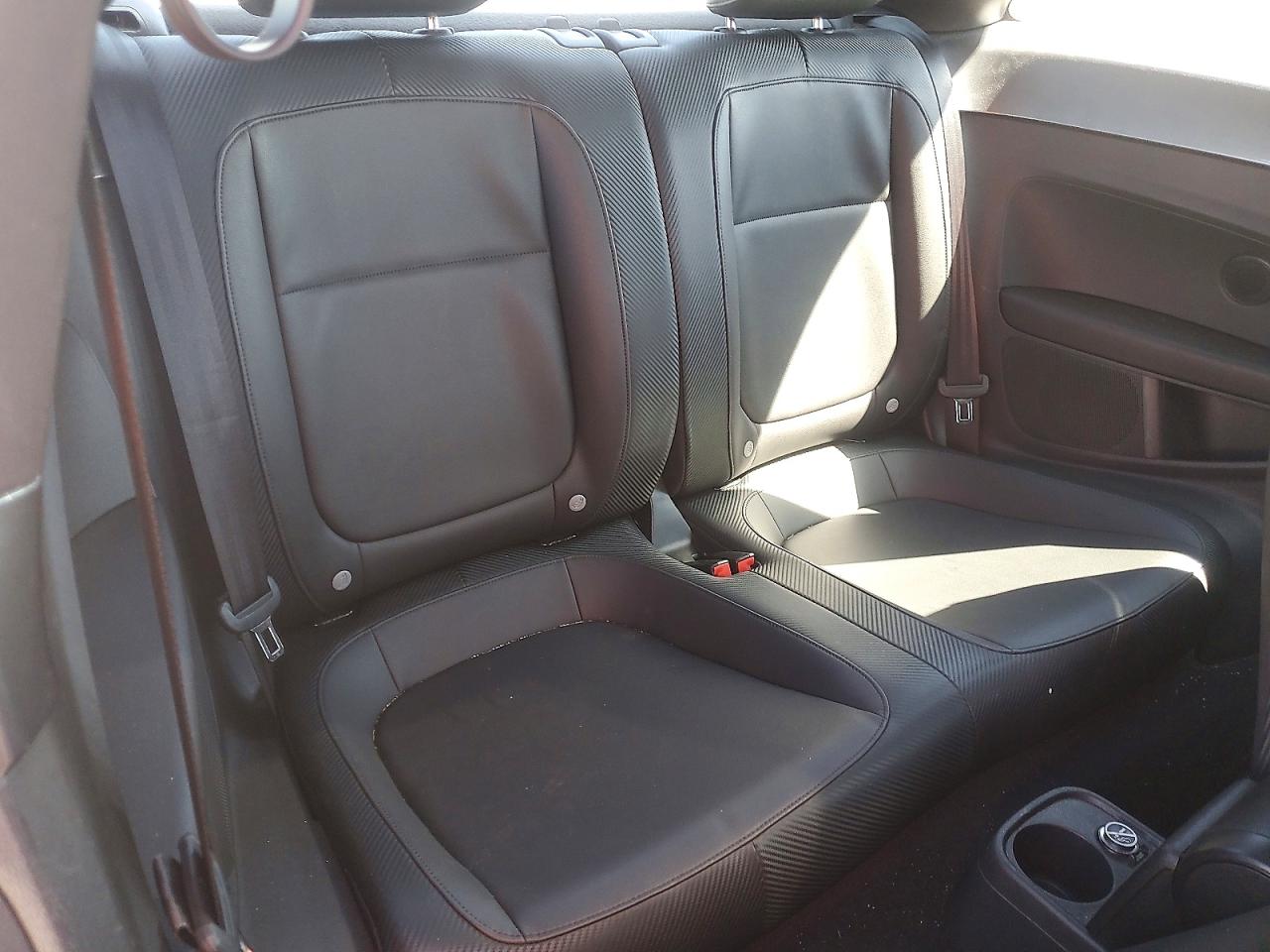 2013 VOLKSWAGEN BEETLE photo 19