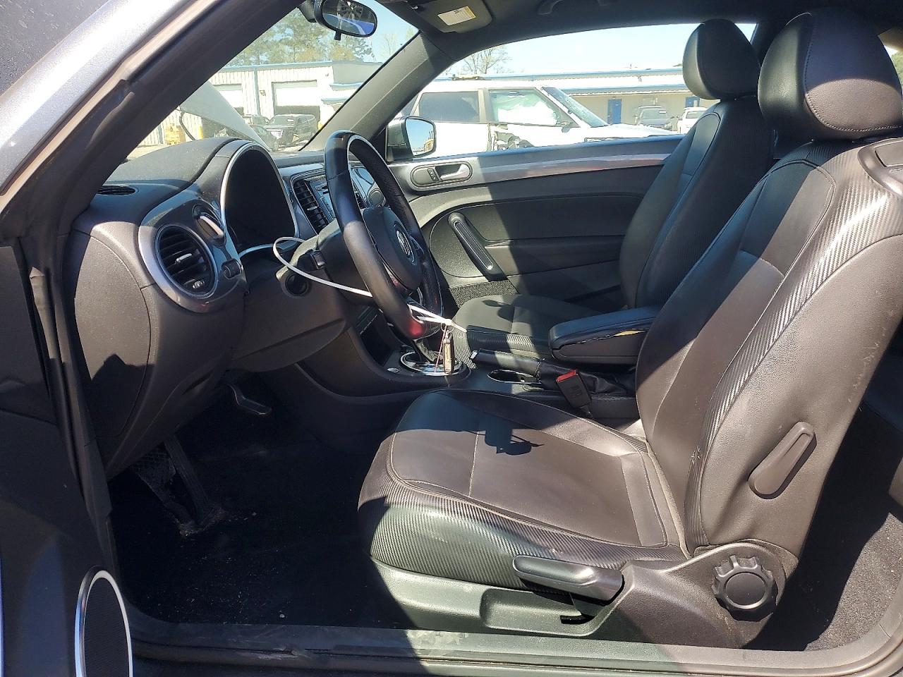 2013 VOLKSWAGEN BEETLE photo 13