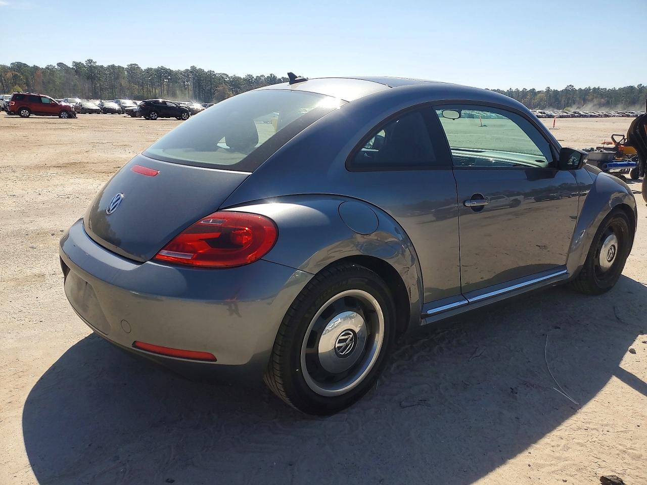 2013 VOLKSWAGEN BEETLE photo 5