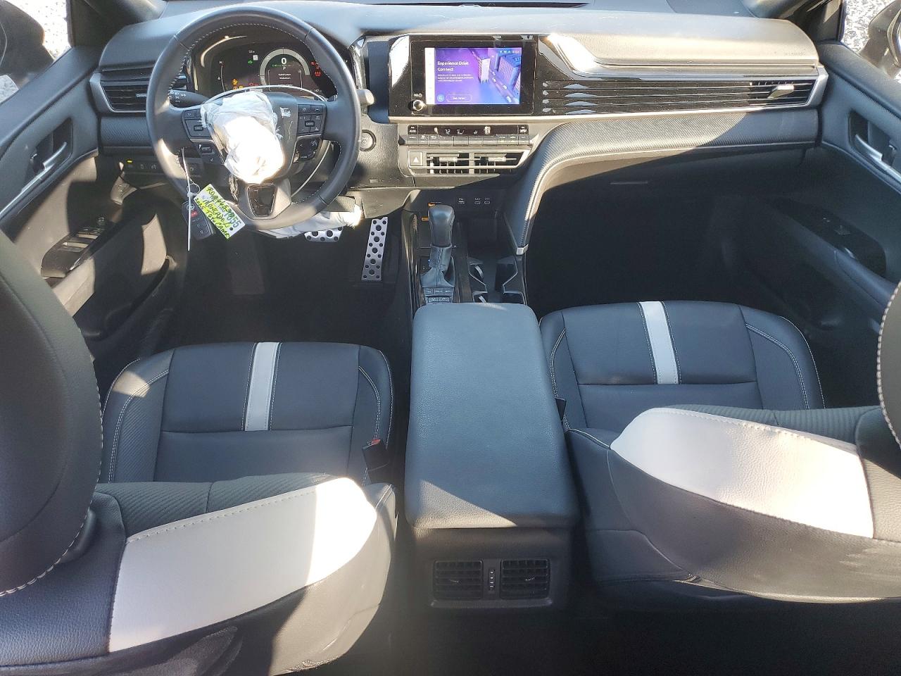 2025 TOYOTA CAMRY SE photo 15