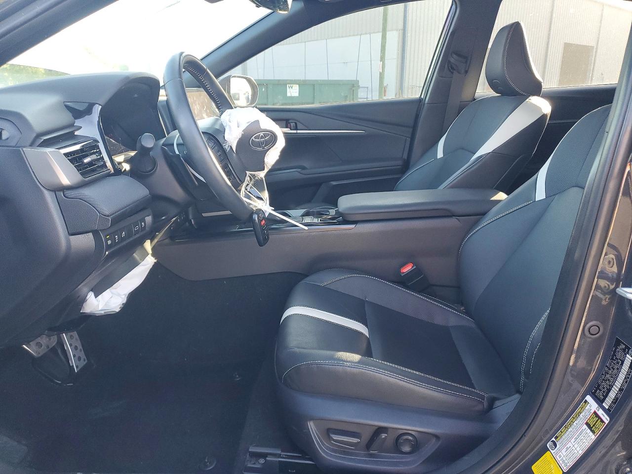 2025 TOYOTA CAMRY SE photo 13