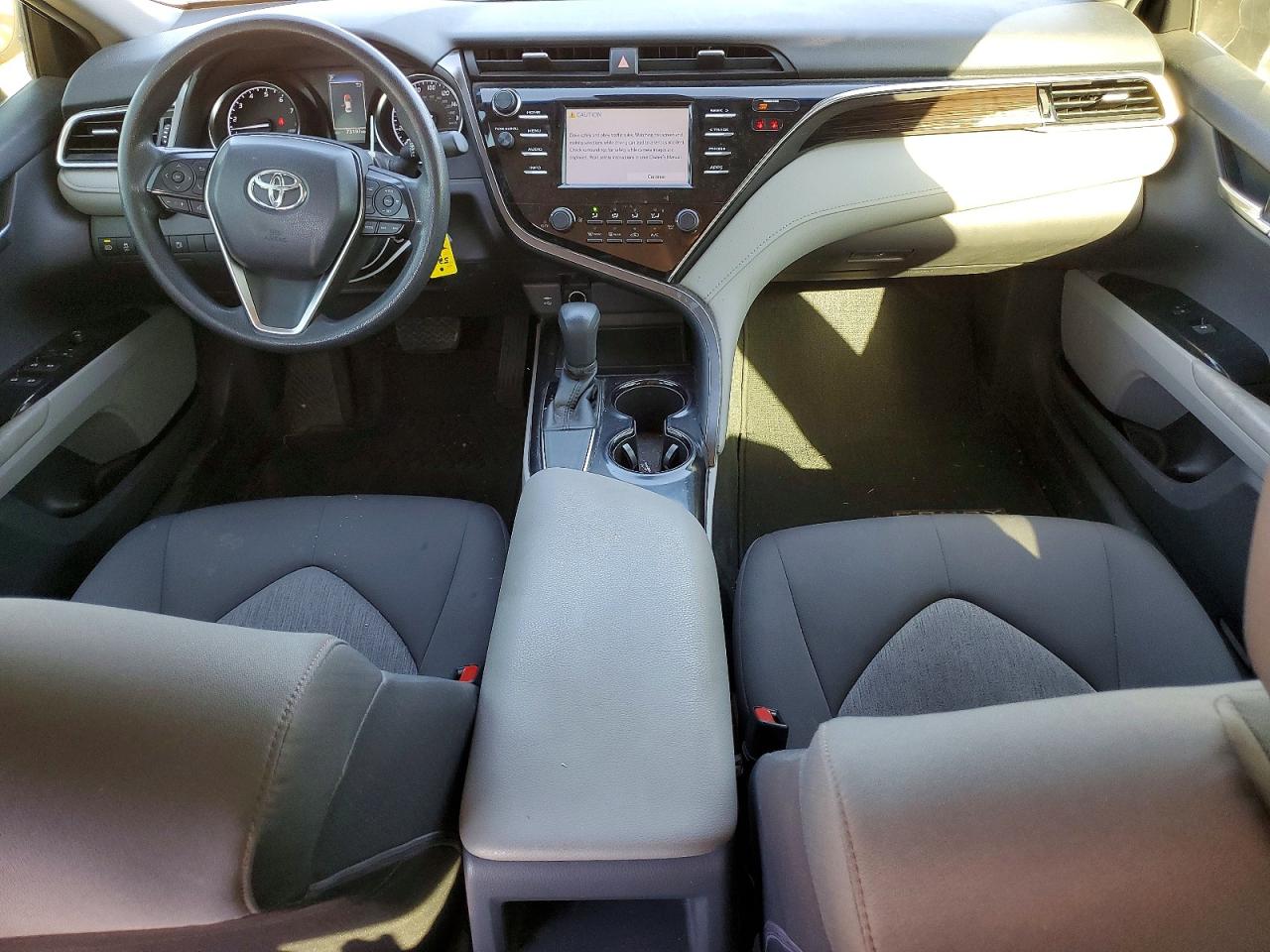 2018 TOYOTA CAMRY LE photo 8