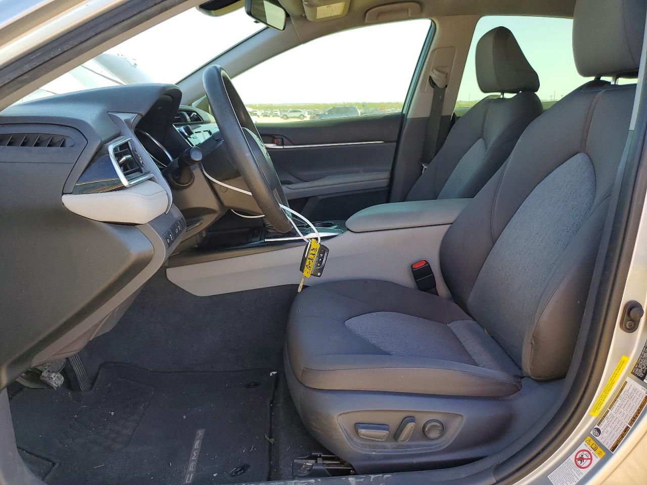 2018 TOYOTA CAMRY LE photo 7