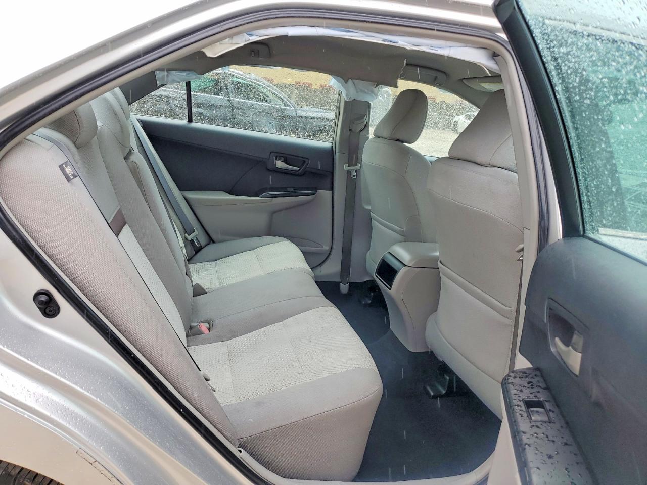 2014 TOYOTA CAMRY LE photo 10