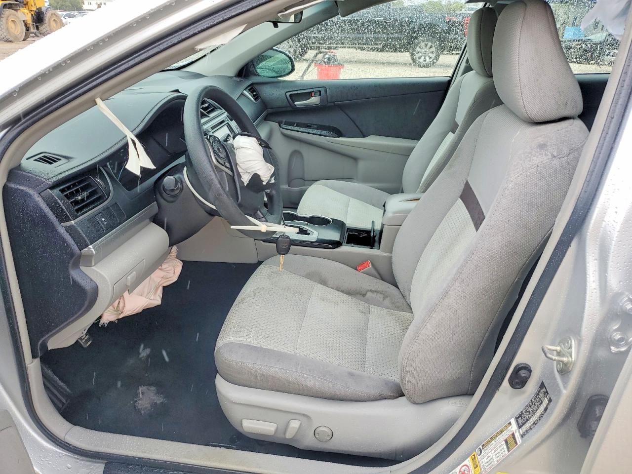 2014 TOYOTA CAMRY LE photo 7