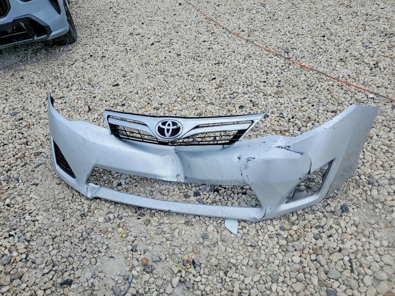 2014 TOYOTA CAMRY LE photo 12