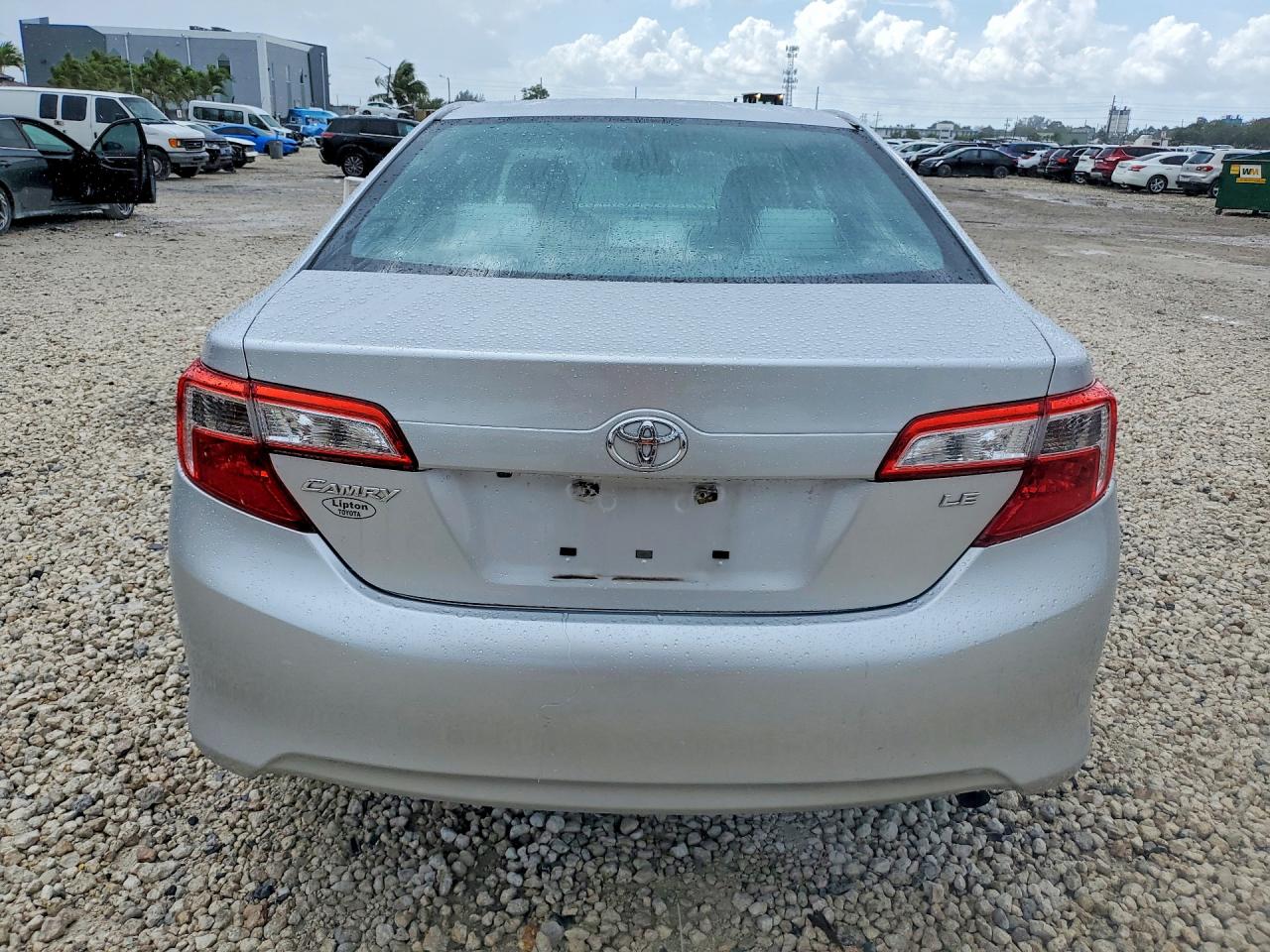 2014 TOYOTA CAMRY LE photo 6
