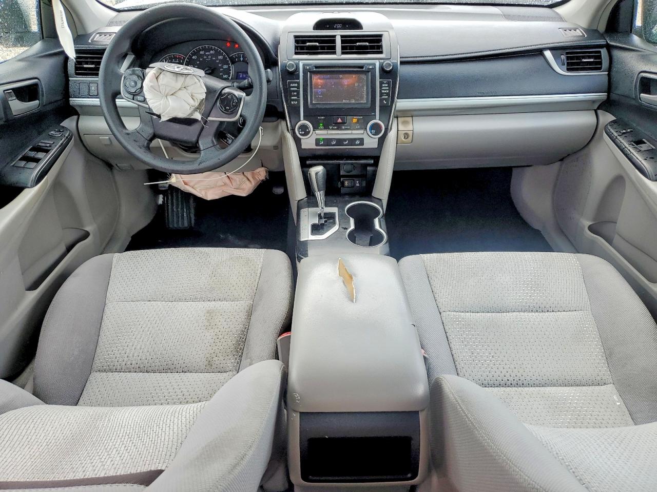 2014 TOYOTA CAMRY LE photo 8