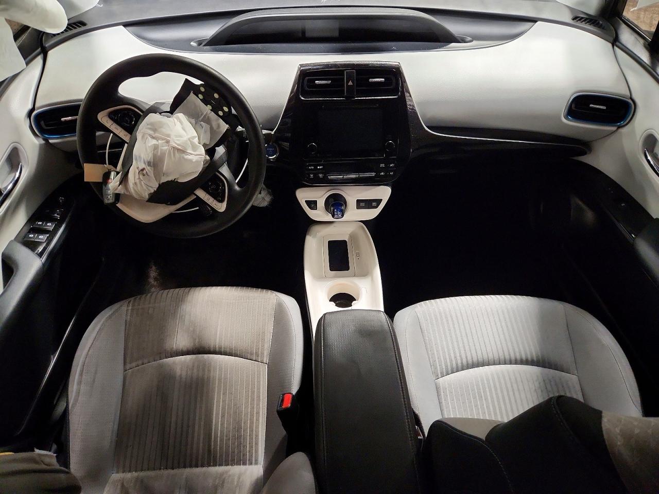 2018 TOYOTA PRIUS THREE photo 8