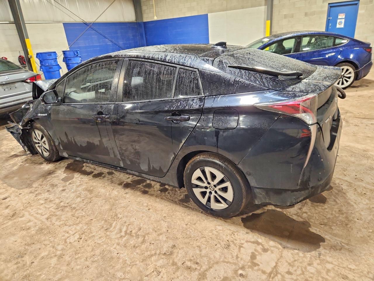 2018 TOYOTA PRIUS THREE photo 2