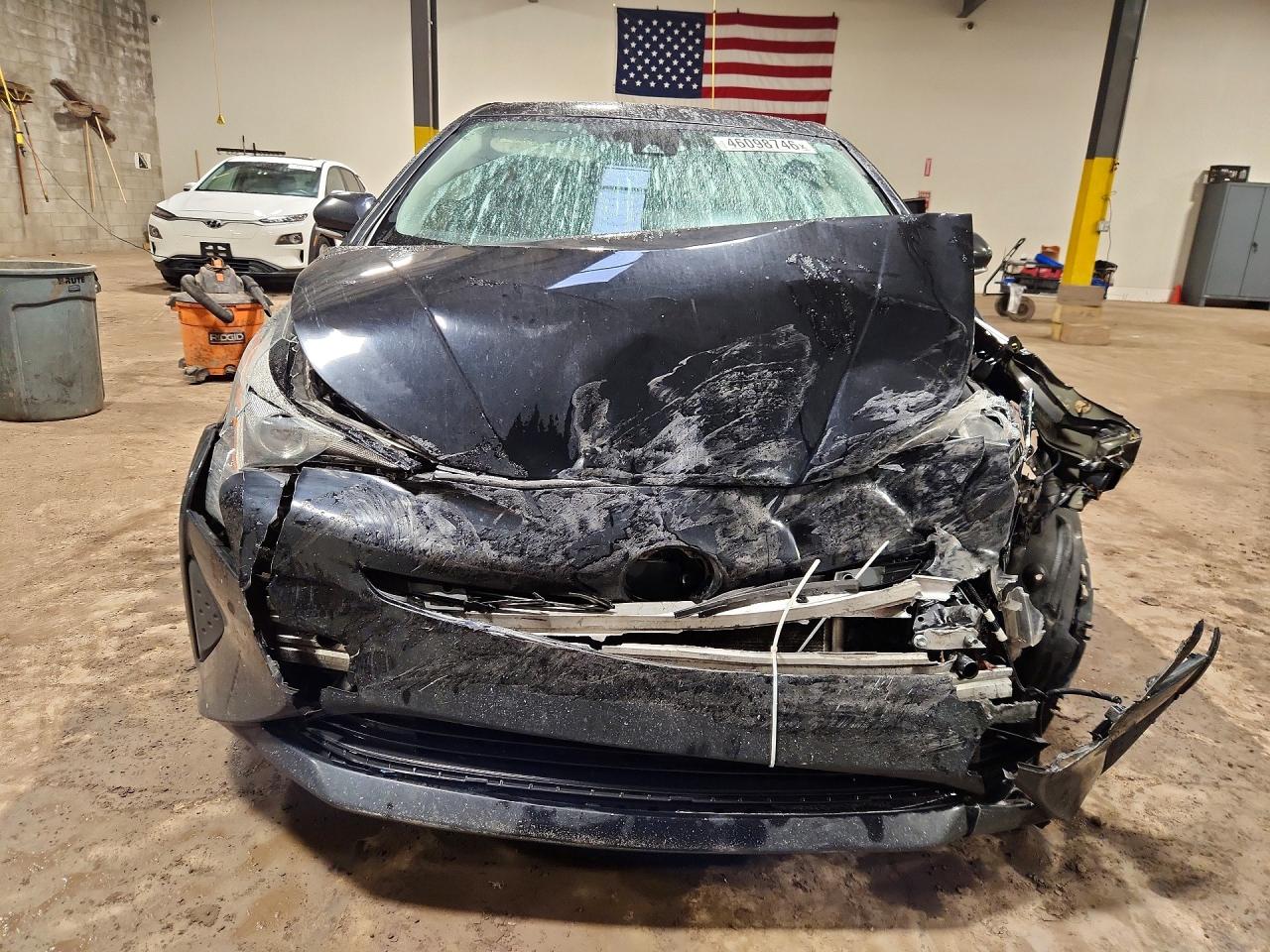 2018 TOYOTA PRIUS THREE photo 5