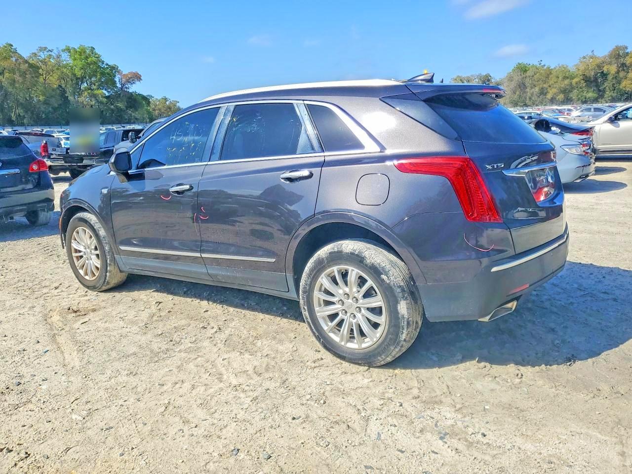 2018 CADILLAC XT5 photo 2