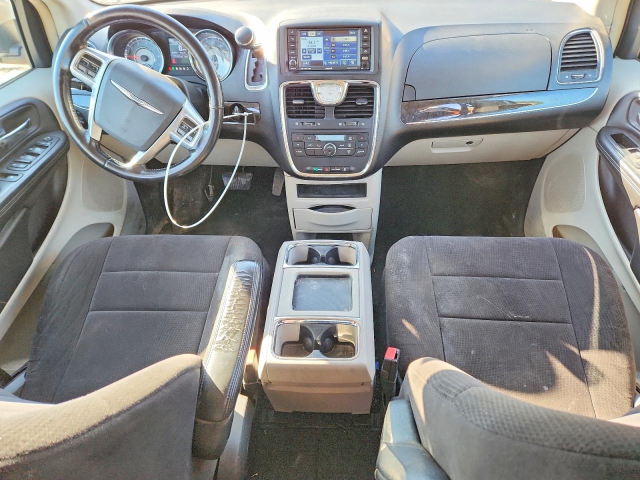 2011 CHRYSLER TOWN & COUNTRY TOURING photo 15