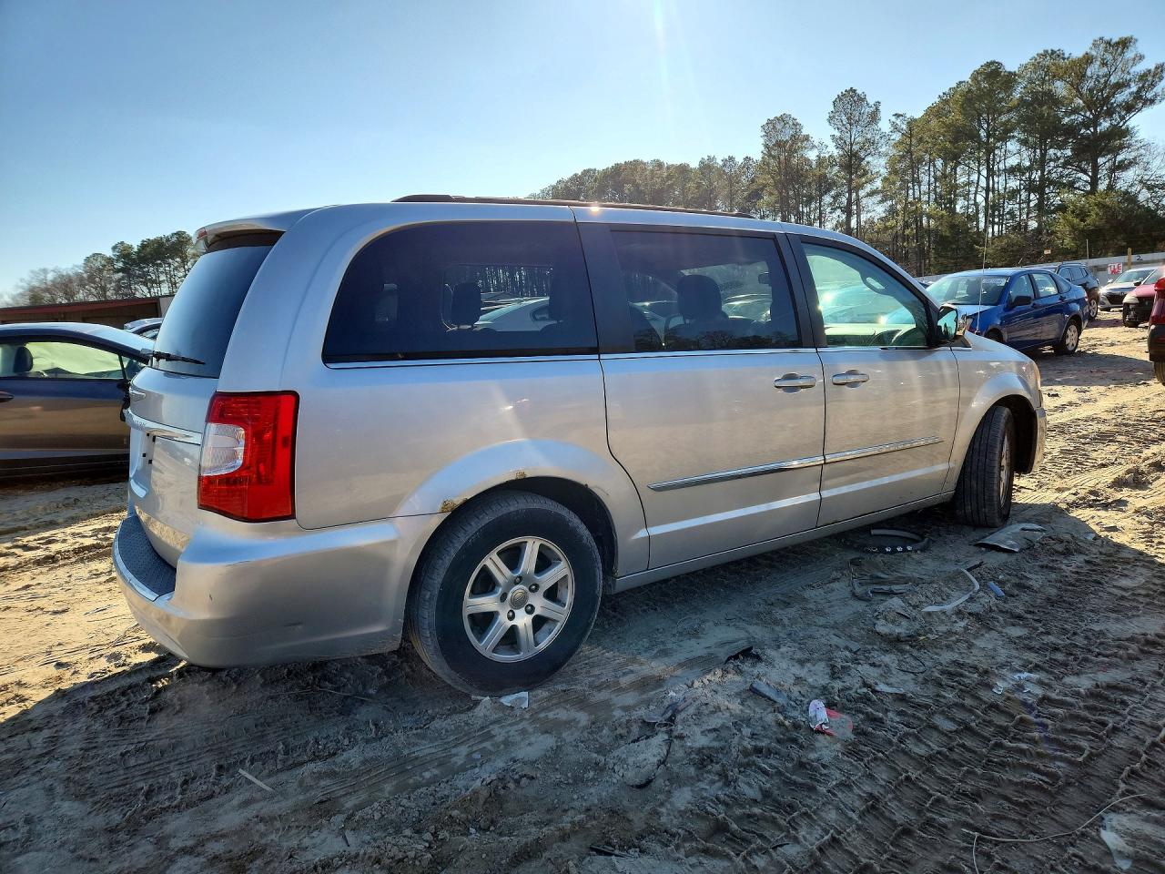 2011 CHRYSLER TOWN & COUNTRY TOURING photo 5