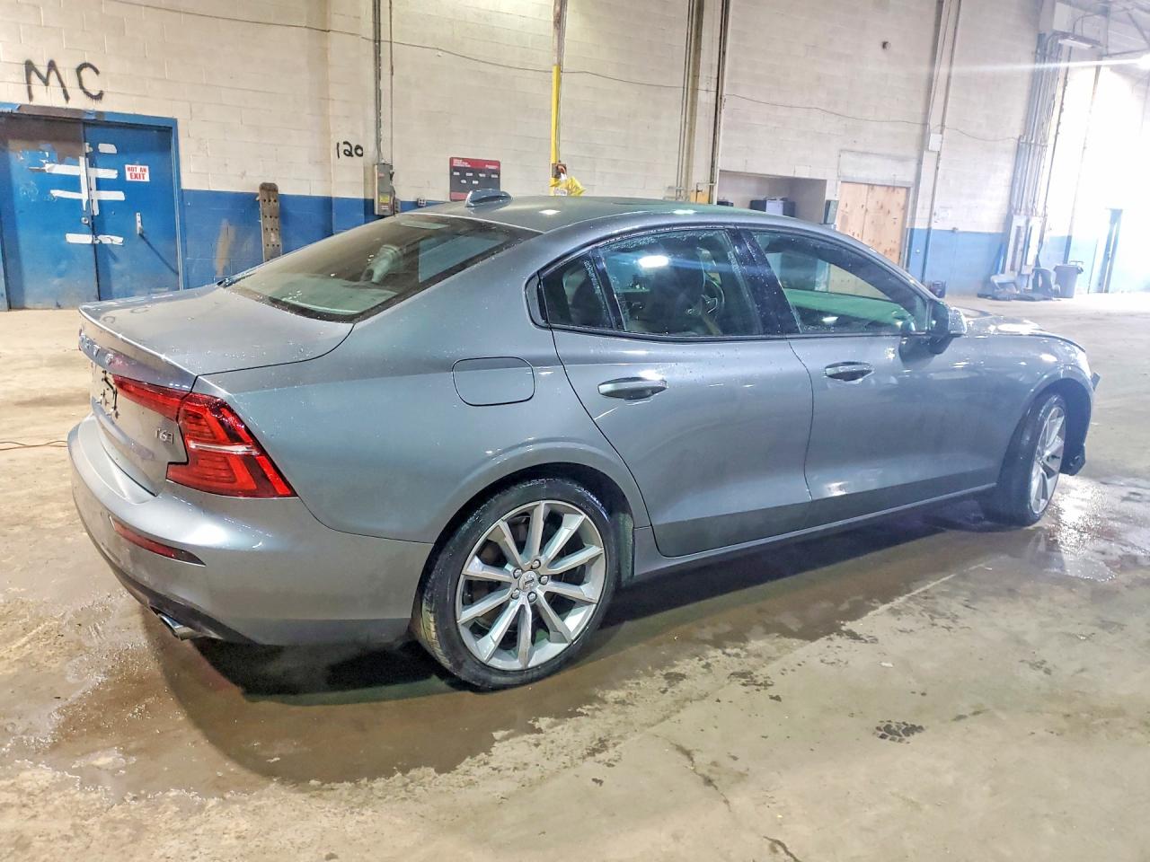 2020 VOLVO S60 T6 MOMENTUM photo 3