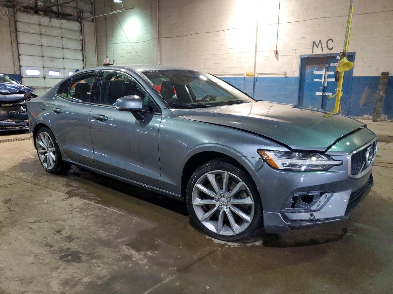 2020 VOLVO S60 T6 MOMENTUM photo 4